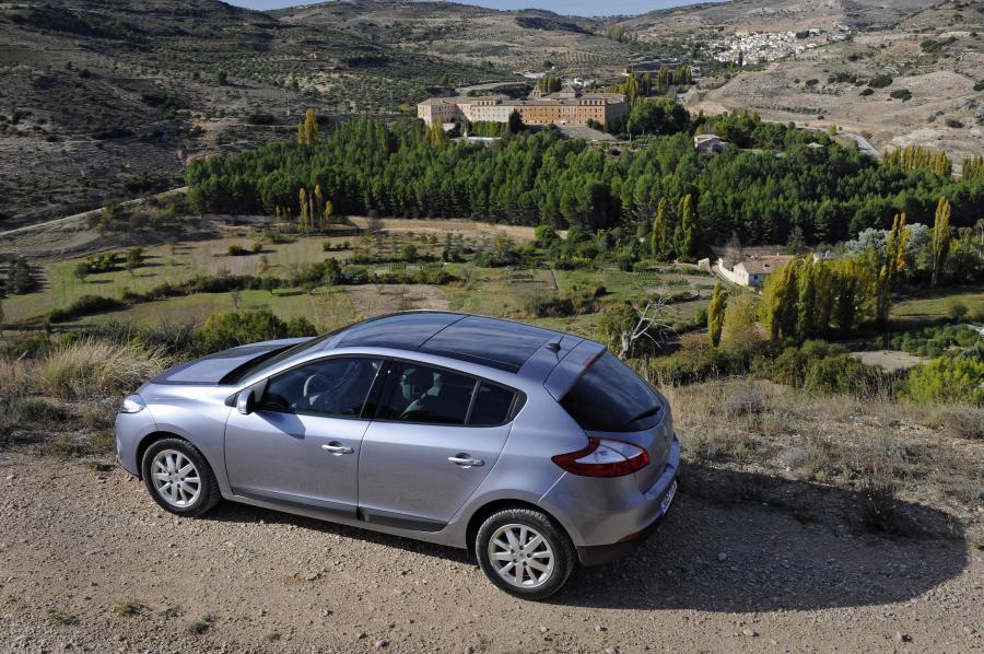  Renault Megane 2008 года  (фото 71 из 146)